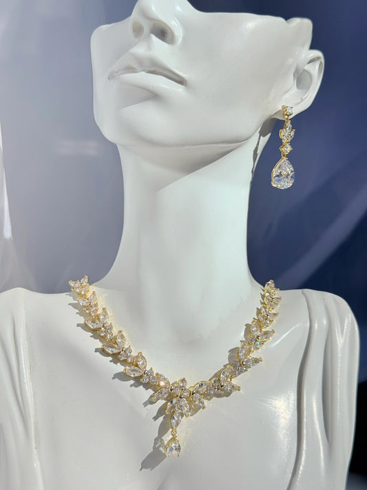 Conjunto de Collar y Aros Bañados en Oro 18K - Magnolia