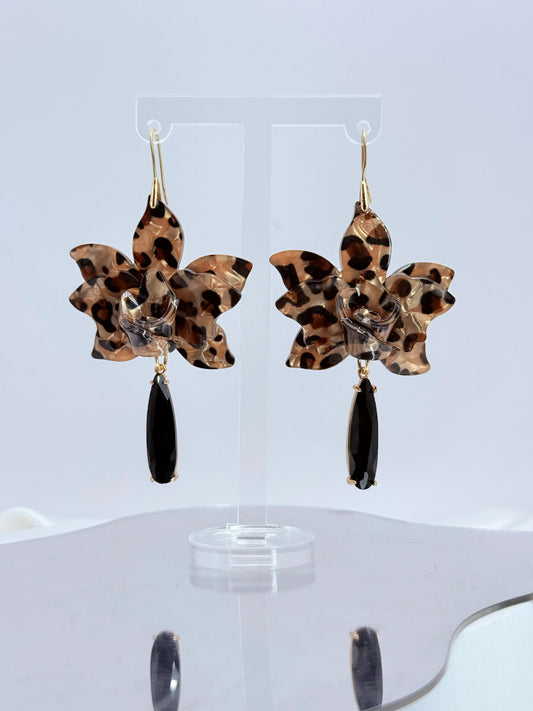 Aros flor animal print gris con gota de cristal