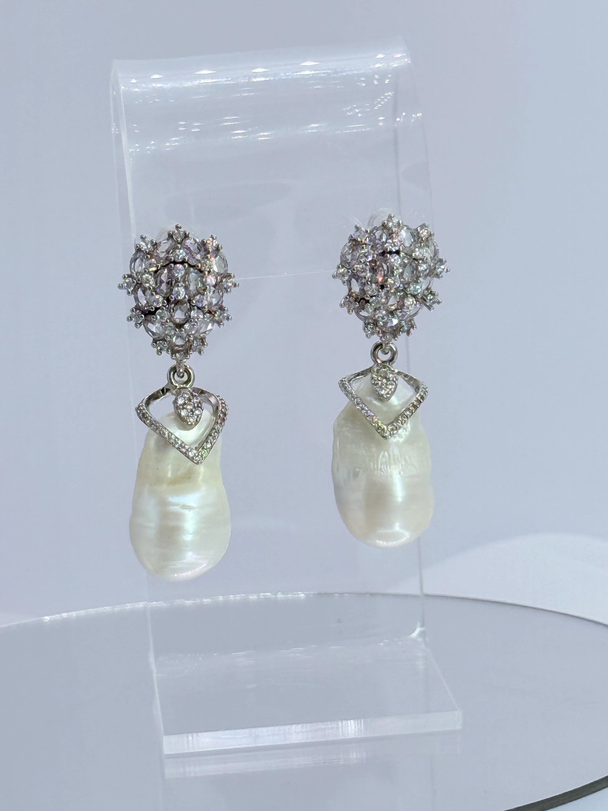 aros circones plata rodinada con perla barroca natural victoria
