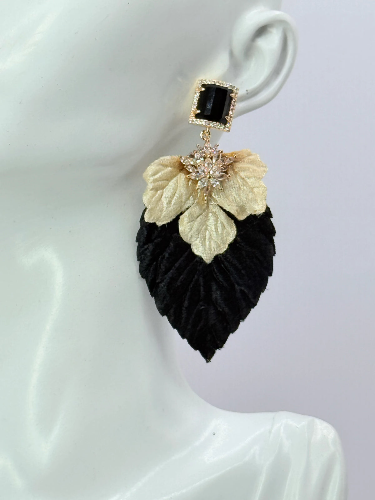 Aros doble hoja de terciopelo negro y dorado, grandes y livianos