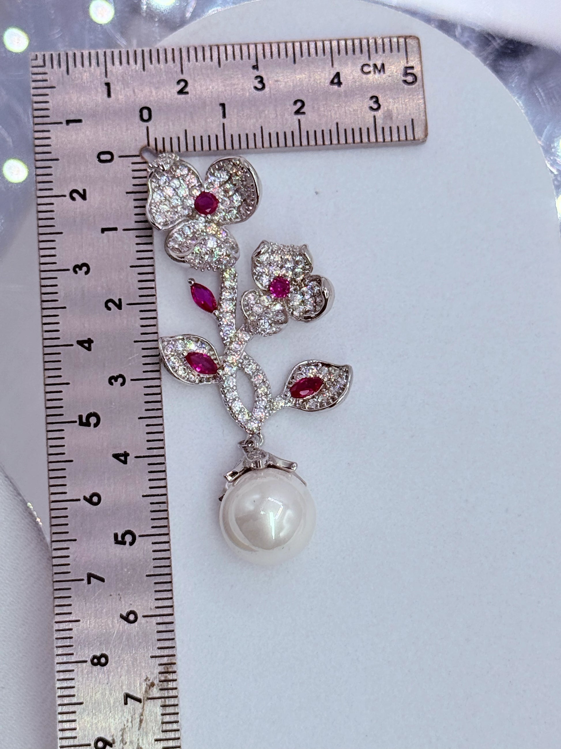Aros florales plata 925 circones fucsia perla shell - largo 5,5 cm - La Merced Joyas

