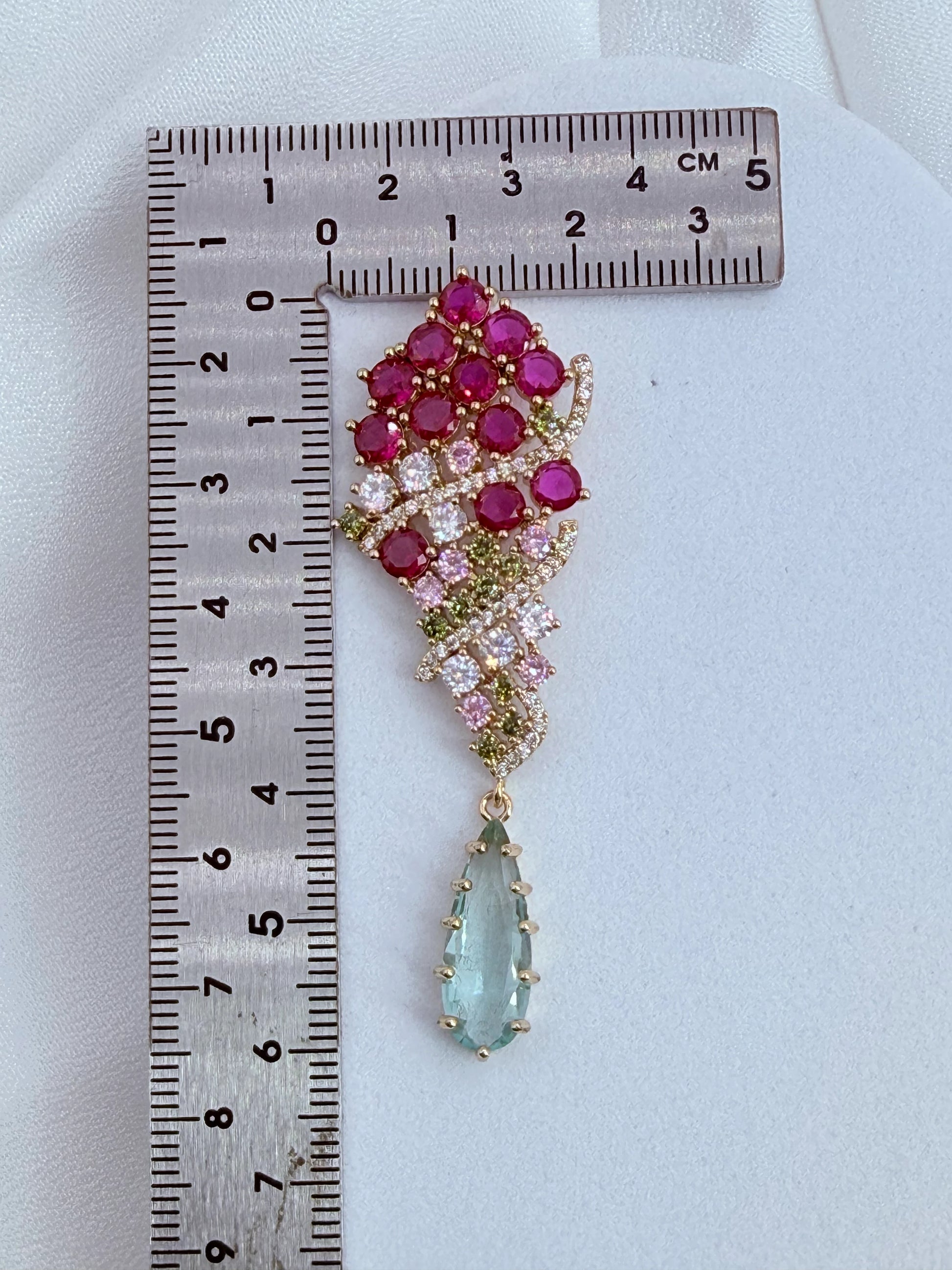Aros racimo fucsia aguamarina oro 18K - largo 6 cm - La Merced Joyas
