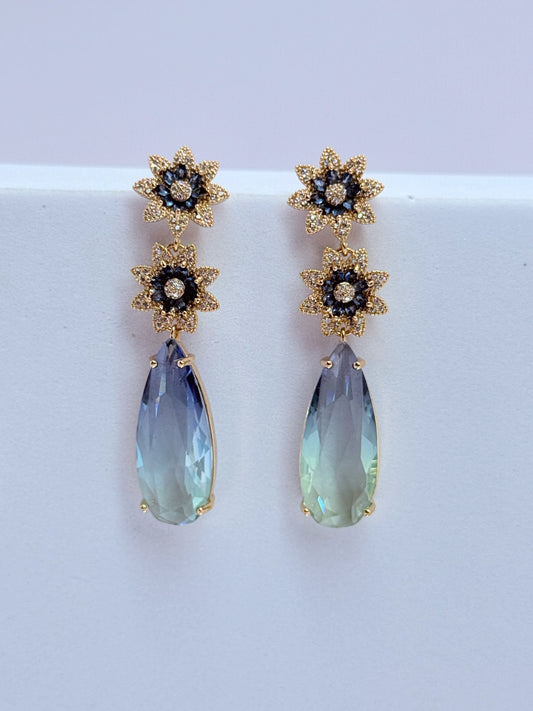 Aros flor doble circonitas azules gota bicolor degradé oro 18K - La Merced Joyas
