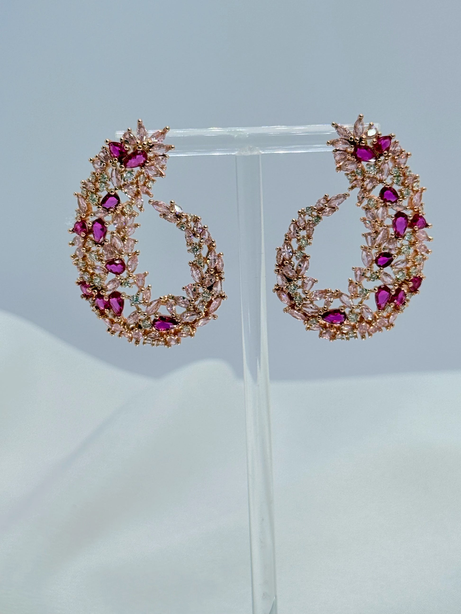 Aros espiral floral fucsia rosa circonitas oro rosado rose gold - La Merced Joyas
