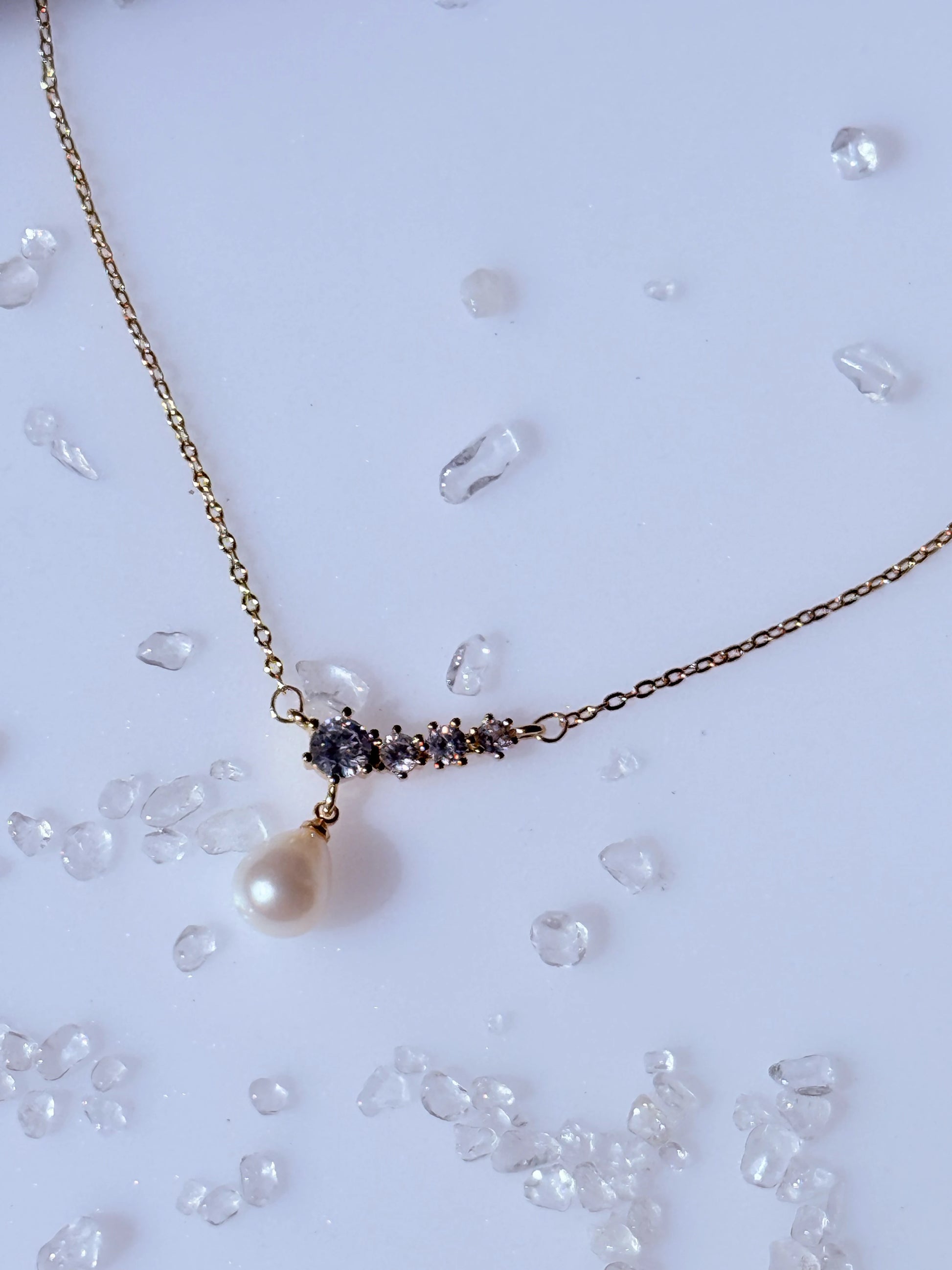 collar perla natural con circones baño oro 18k joyería elegante La Merced