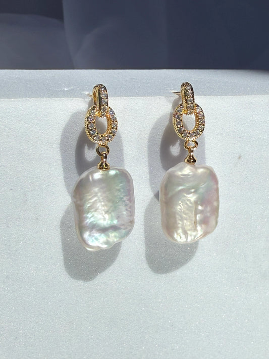 Aros de Perla Natural Oval Luxe