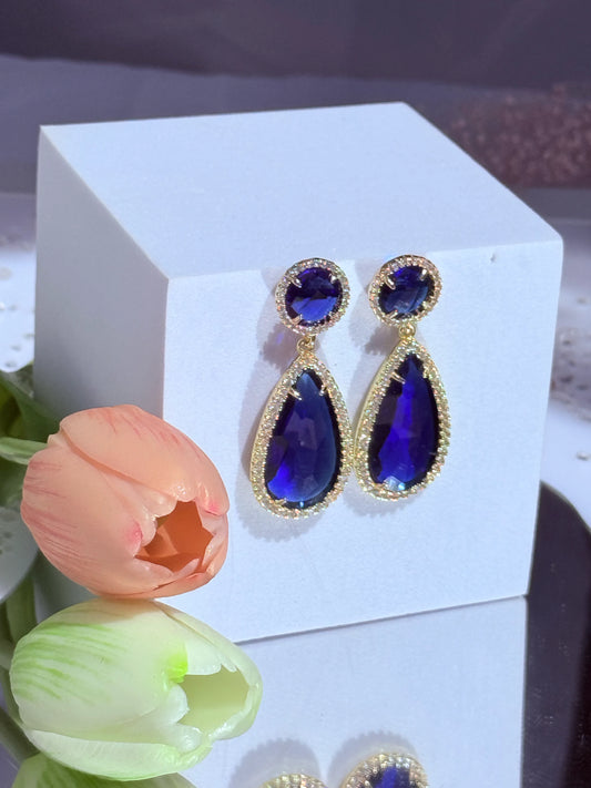 aros gota azul con circones y cristales bañados en oro