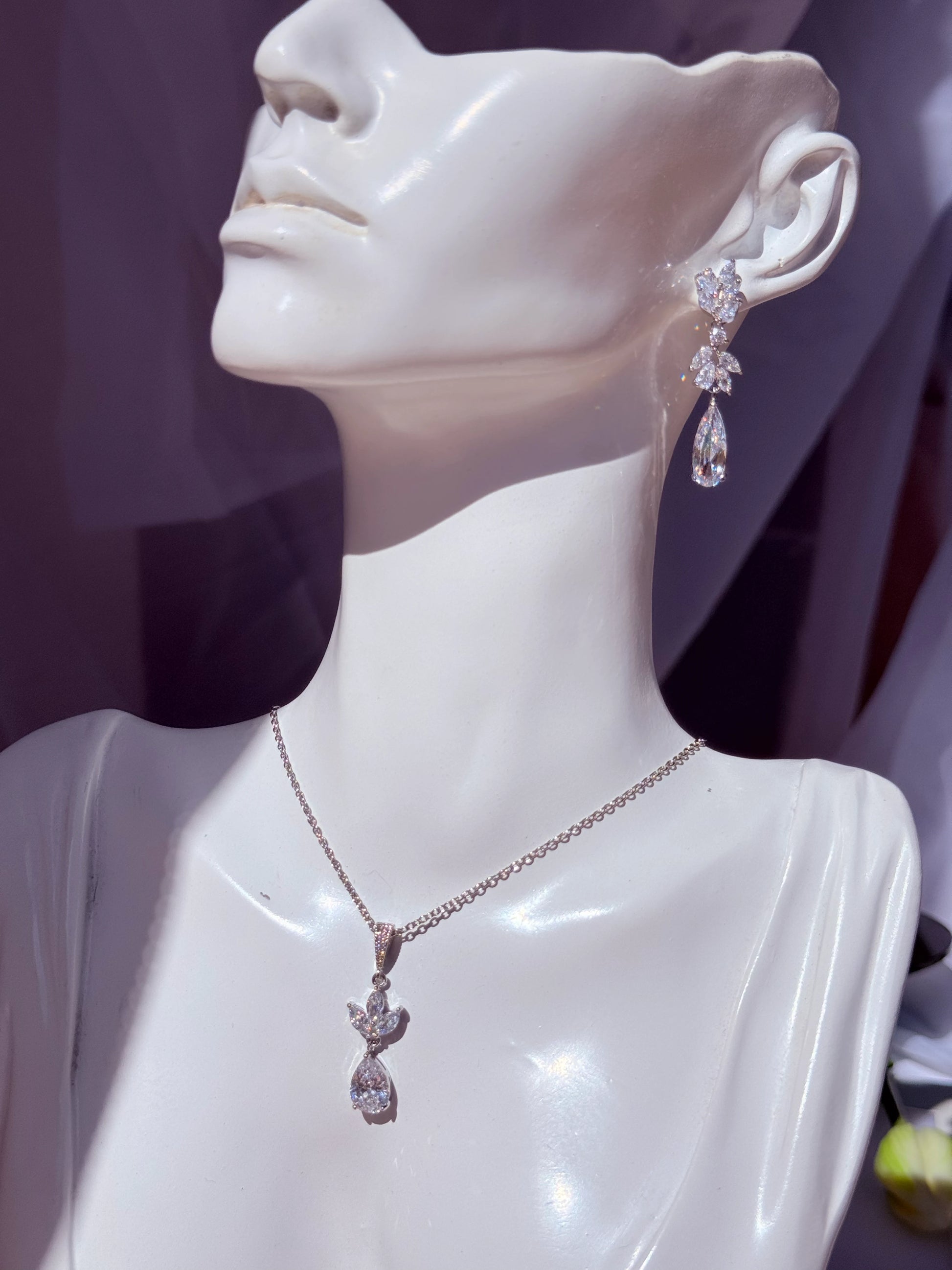 aros flor de circones con gota conjunto joyeria elegante la merced joyas