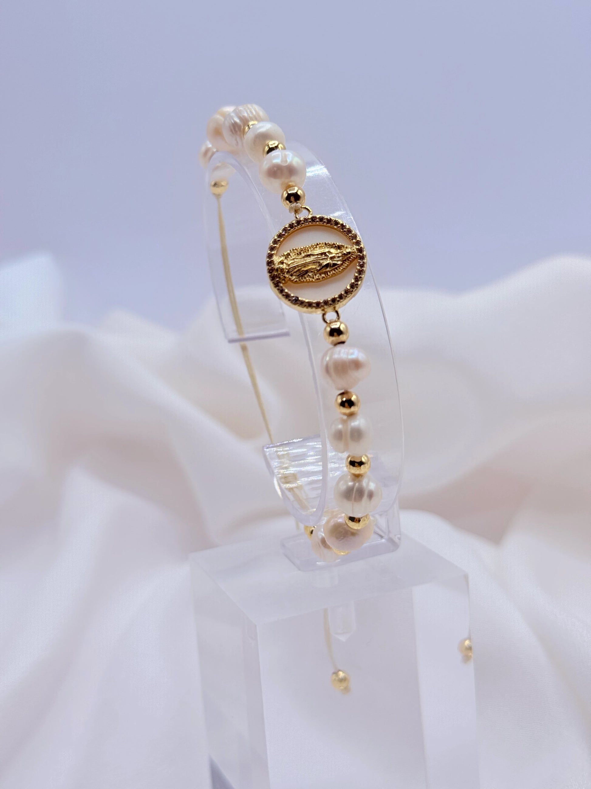 pulsera de virgen de nacar y perlas aturakes