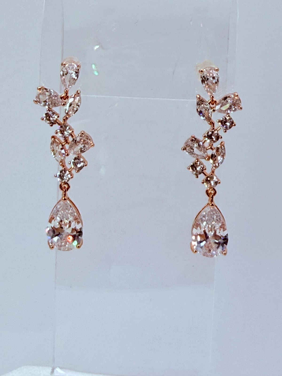 Aros hojas de circones con gota y baño de oro rosa