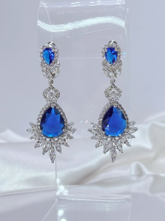 Aros doble gota zafiro con halo de circones