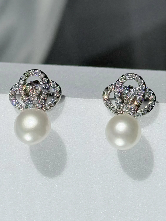 Aros de Perla Natural Petite Crown