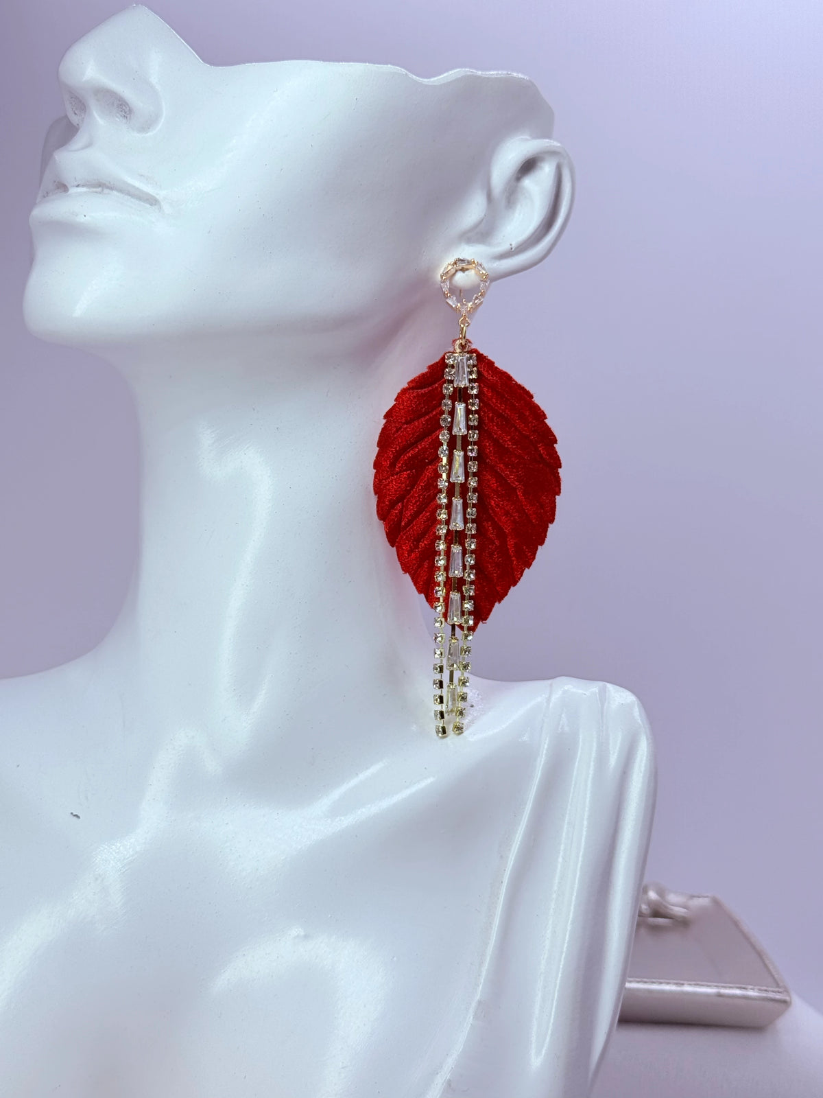 Aros hoja de terciopelo rojo con cascada de circones