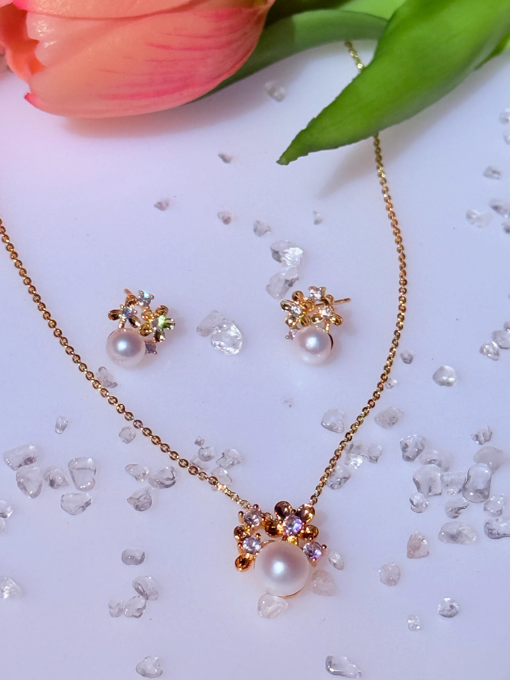 conjunto collar y aros flor con perla natural y circones baño oro 18k