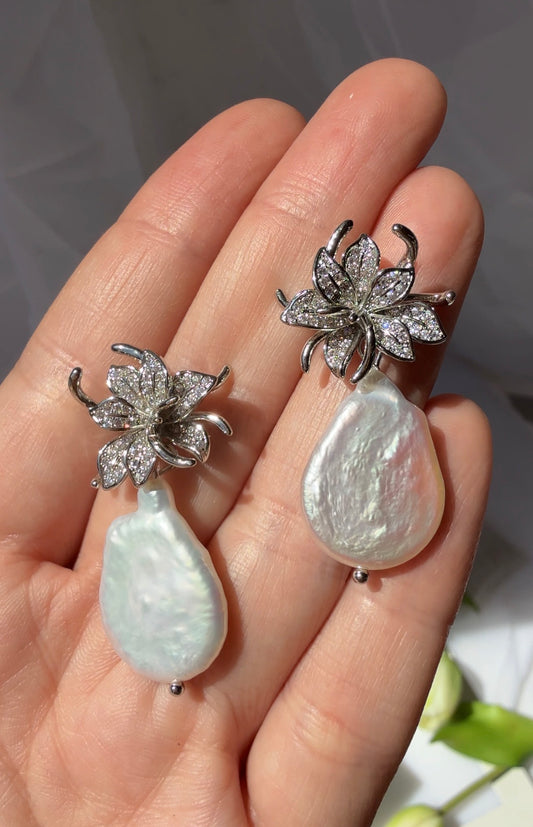 aros plata 925 flor con circones y perla barroca natural joyeria elegante