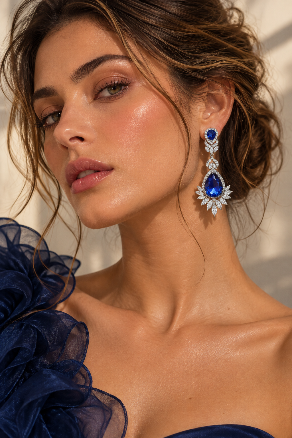 Aros doble gota zafiro con halo de circones