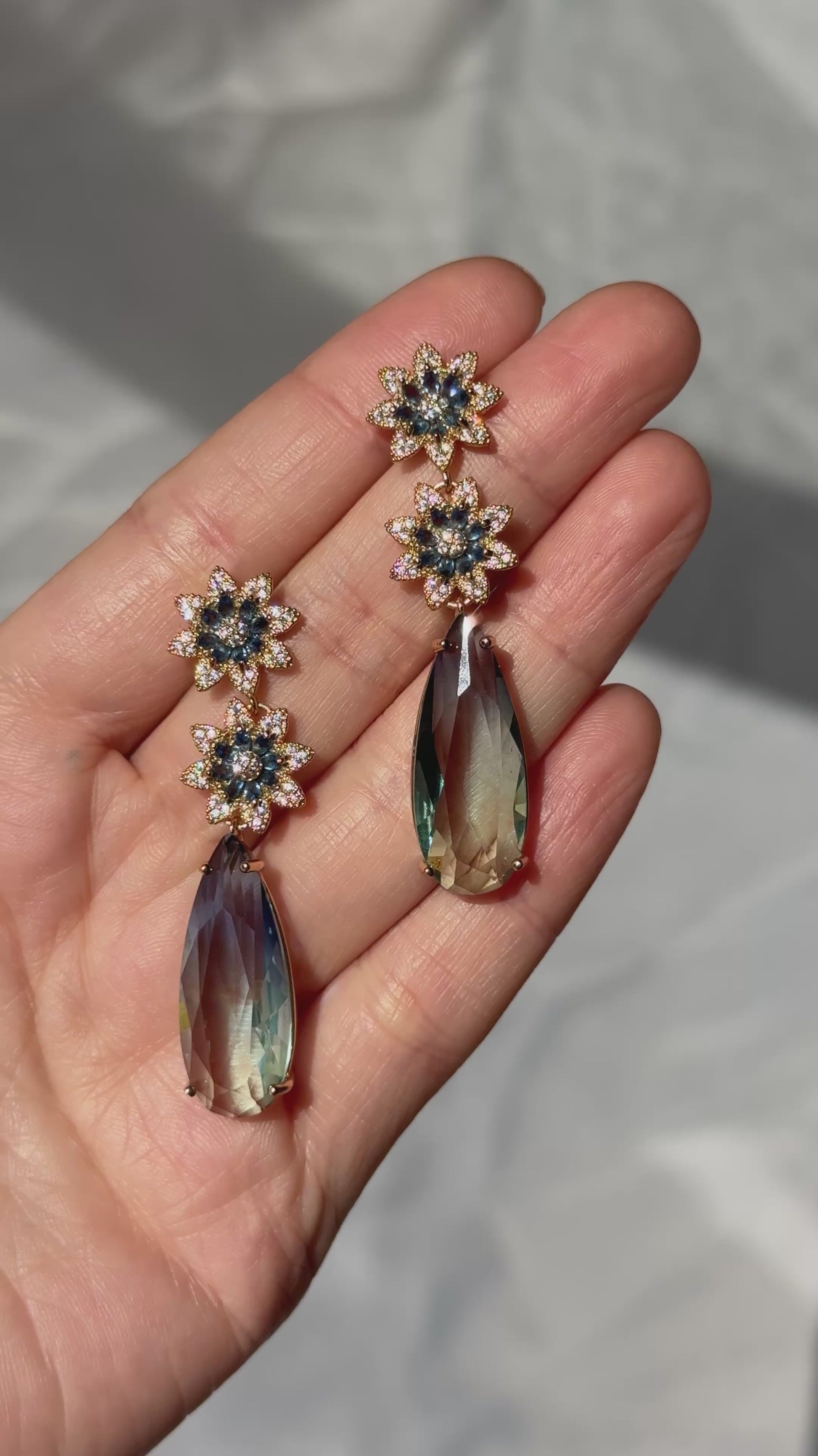 Aros Flor Doble Circonitas Azules y Gota Bicolor bañados en Oro 18K