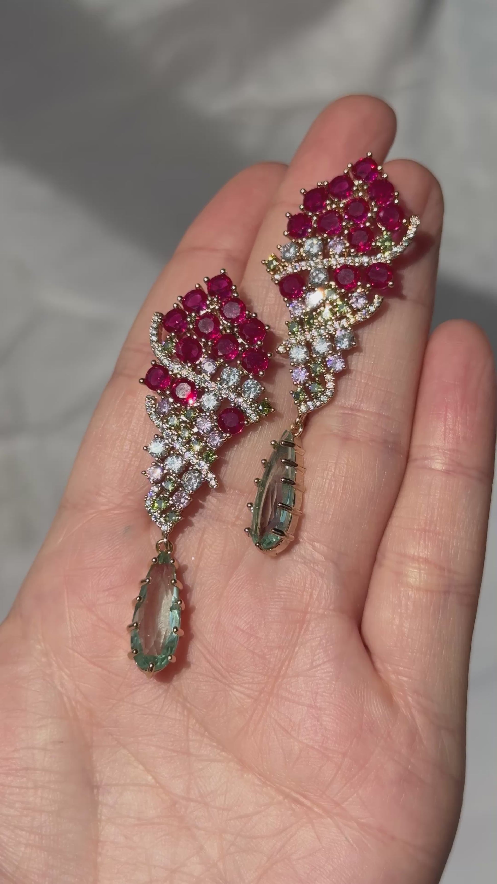 Aros Racimo Fucsia con Gota Aguamarina bañados en Oro 18K