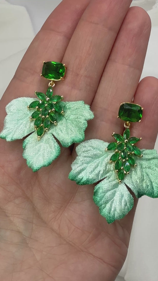 Aros Hoja de Terciopelo Verde Menta con Cristal Color Esmeralda