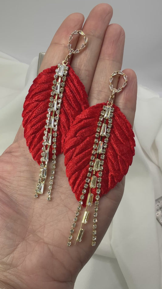 Aros Hoja de Terciopelo Rojo con Cascada de Circones