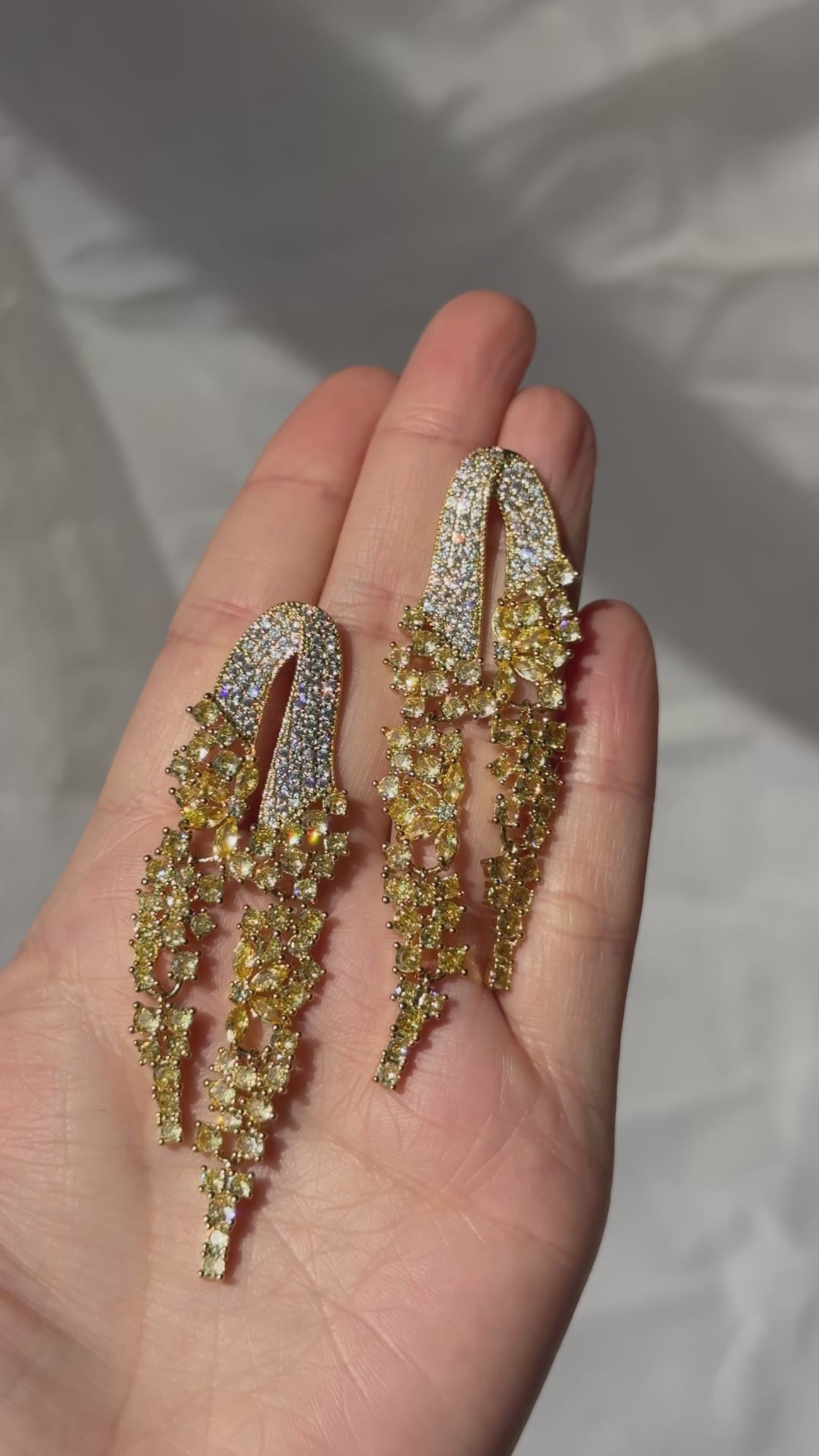 Aros Cascada de Circones Amarillos bañados en Oro 18K