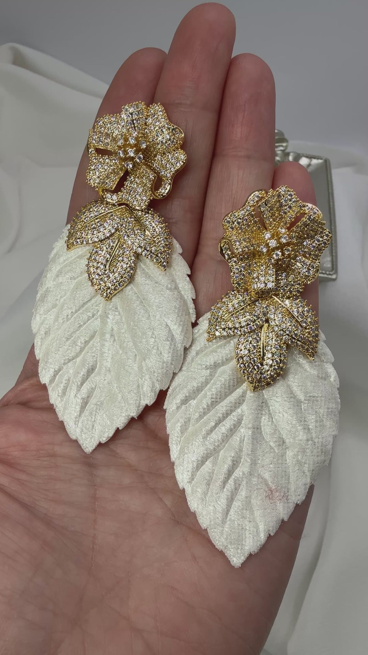 Aros Flor de Circones y Hoja de Terciopelo Bañada en Oro 18k