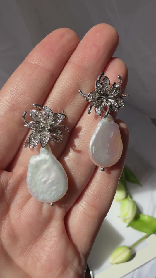 Aros Flor Circones con Perla Barroca| La Merced Joyas