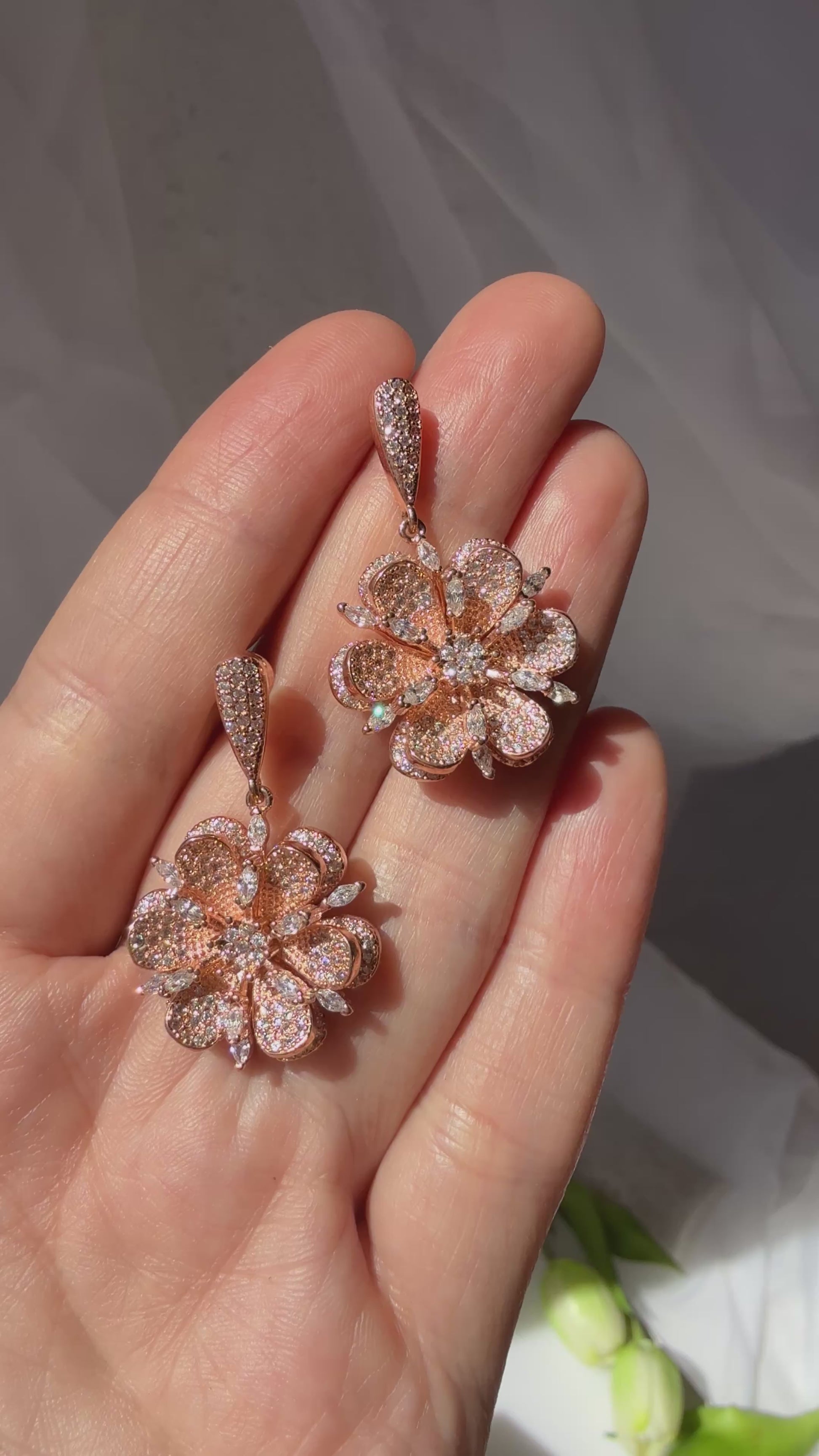 Aros Flor Radiante con Circones en Oro Rosa