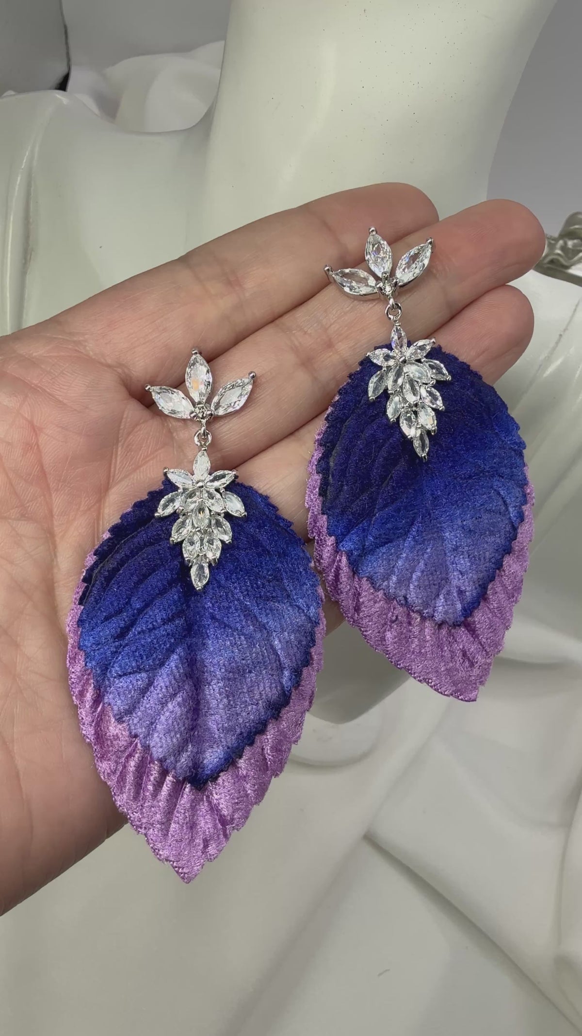 Aros Hoja de Terciopelo Violeta con Circones